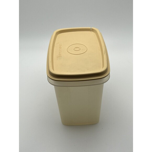 Vintage Tupperware Clear Cracker Container #1243-9 & Yellow Lid 1244-15 - Picture 2 of 6